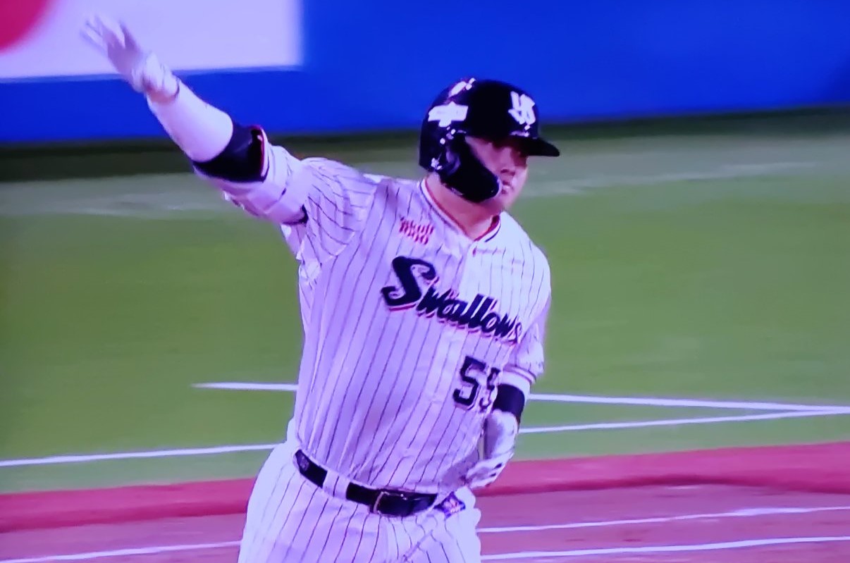 村上1号2ランで先制