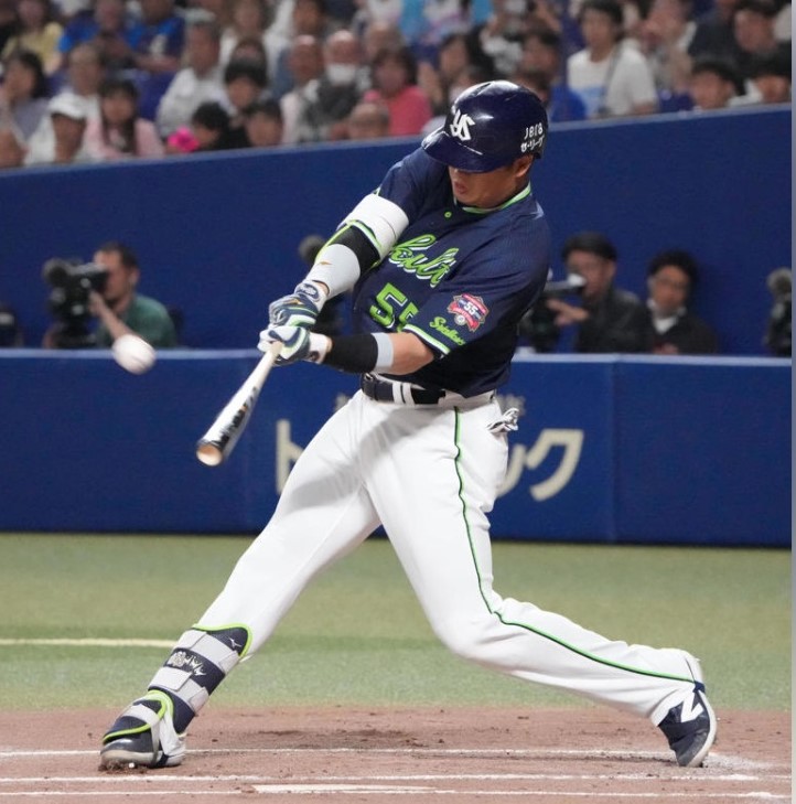 村上先制の12号2ラン出典日刊スポーツ撮影・森本幸一20240524